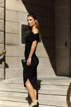 Columbine Dress Black^VIVEH Fashion