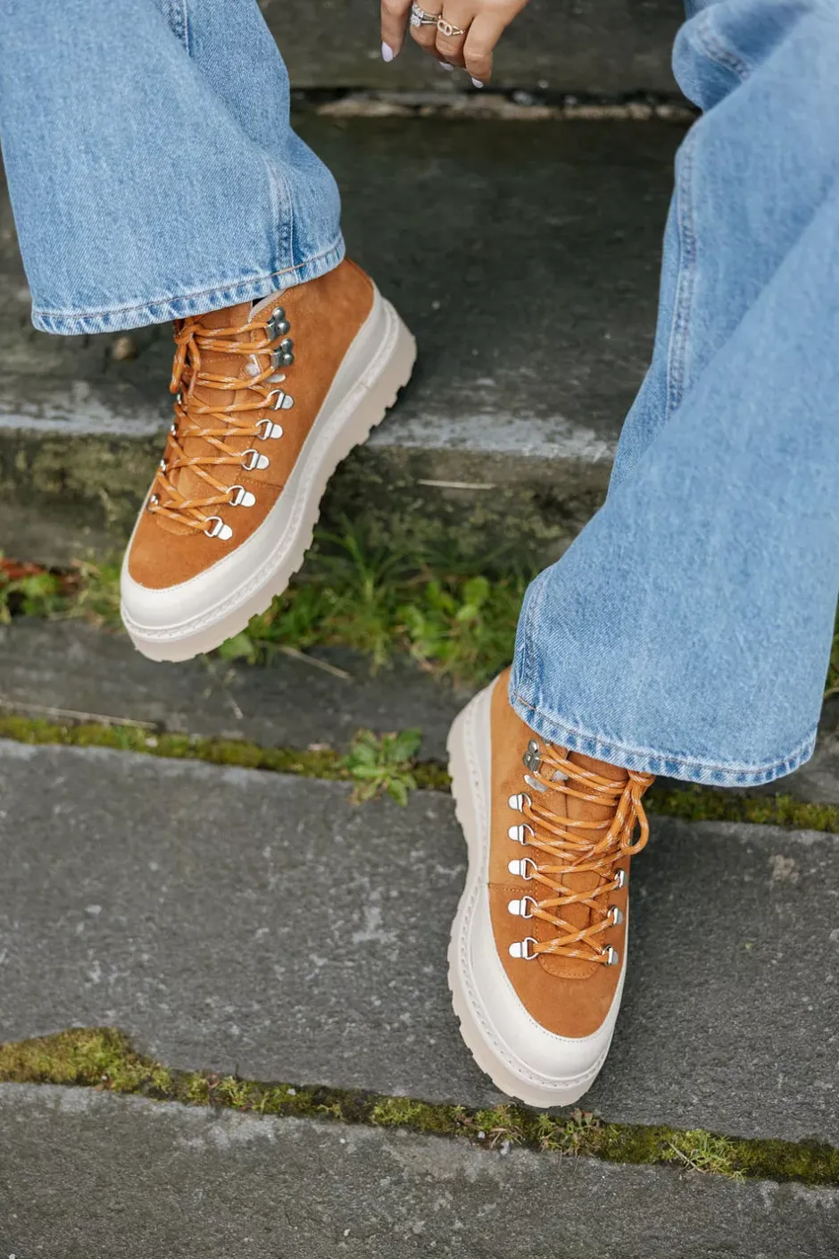 Core Cap Suede Cognac Cream^MONO Sale