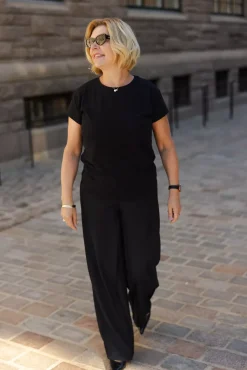 Emilie Base Tee Black^CARMA COLLECTION Fashion