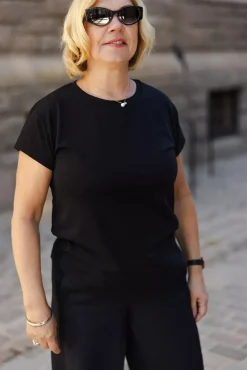 Emilie Base Tee Black^CARMA COLLECTION Fashion