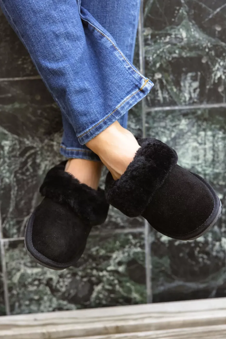 Jolie Slippers Black^EMU Online
