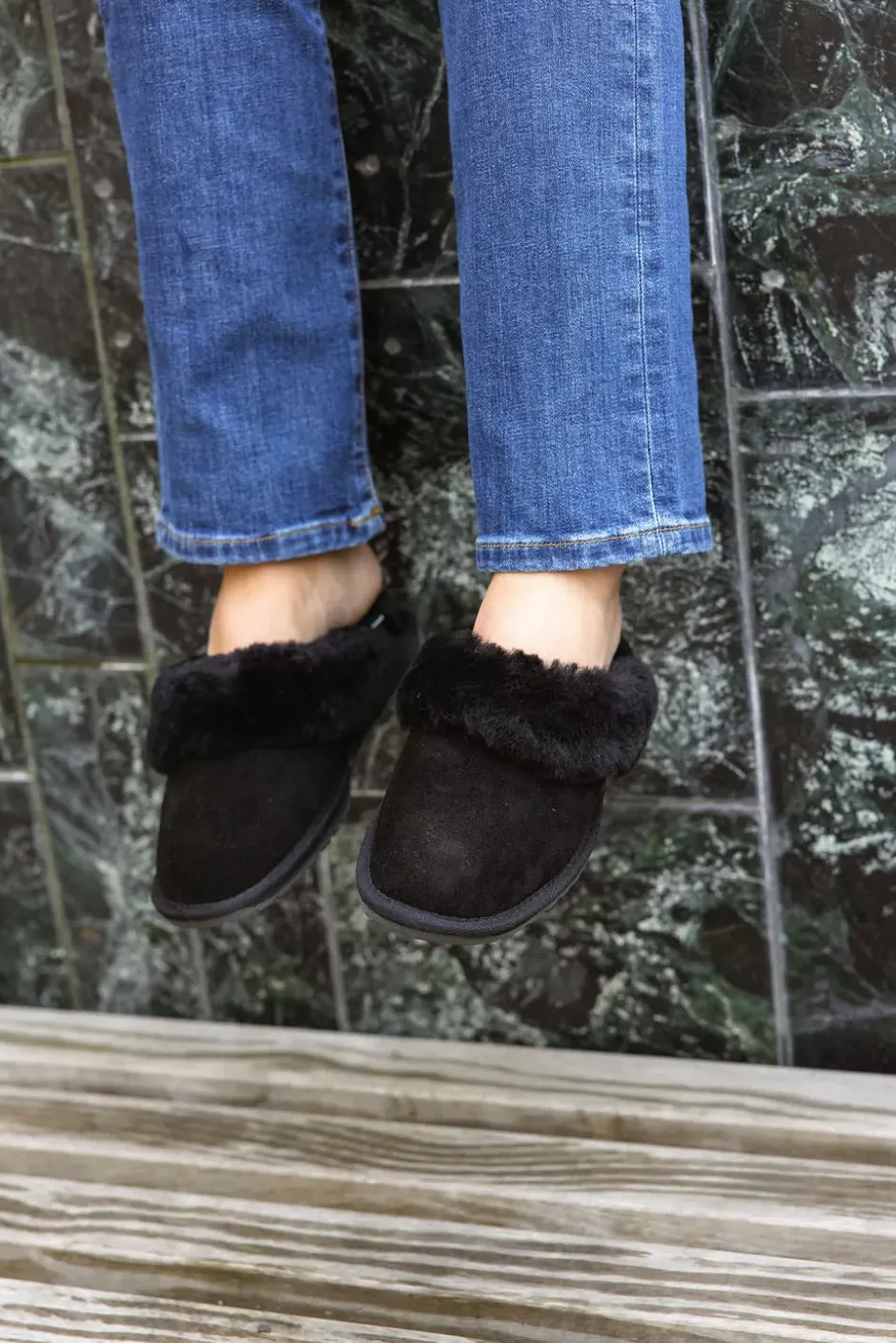 Jolie Slippers Black^EMU Online