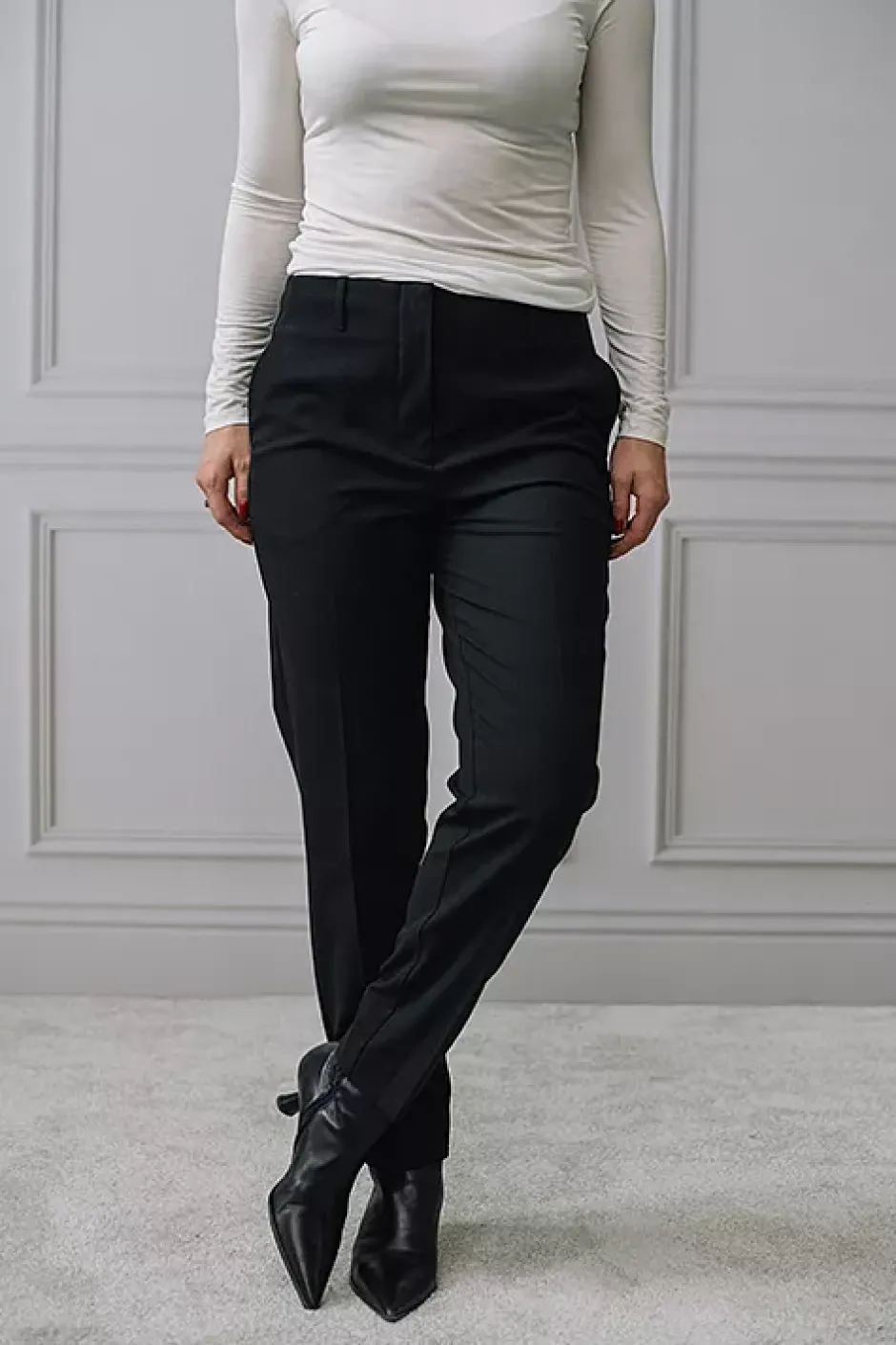 JuliaFV 285 Black^FIVE UNITS Fashion