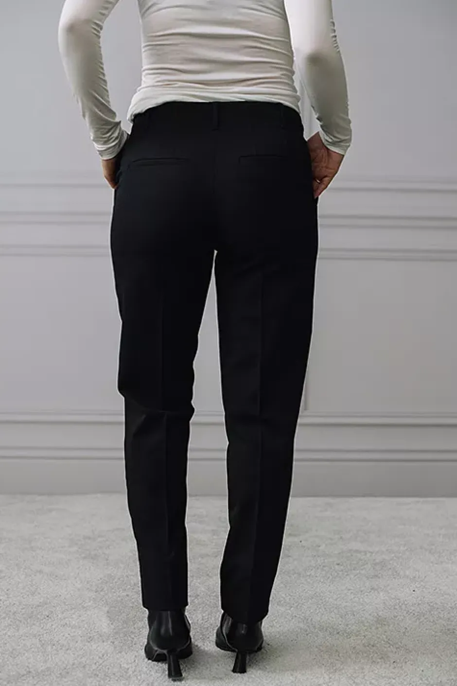 JuliaFV 285 Black^FIVE UNITS Fashion