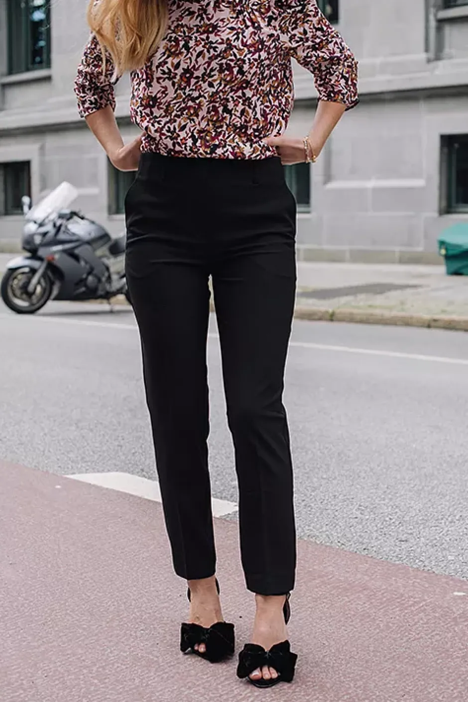 JuliaFV 285 Black^FIVE UNITS Fashion
