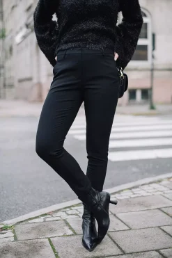 KylieFV Crop 396 Black^FIVE UNITS Outlet