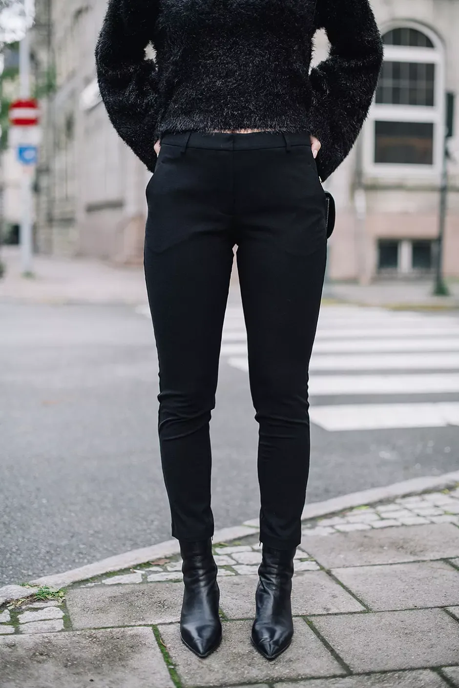 KylieFV Crop 396 Black^FIVE UNITS Outlet