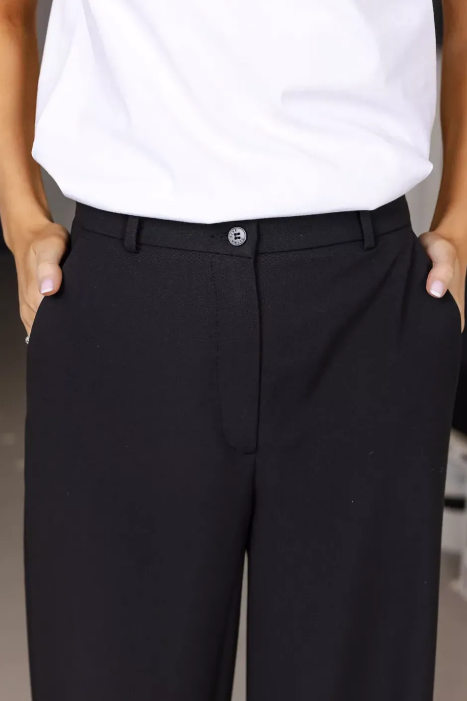LauraFV Regular 285 Black^FIVE UNITS Best