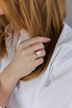 Mini Drop Ring Gold Electric White^CAROLINE SVEDBOM Outlet