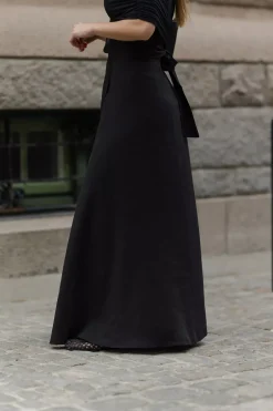 Natcia Skirt Black^VIVEH Outlet
