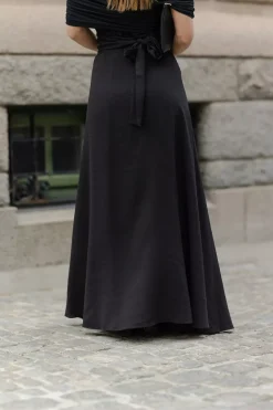 Natcia Skirt Black^VIVEH Outlet