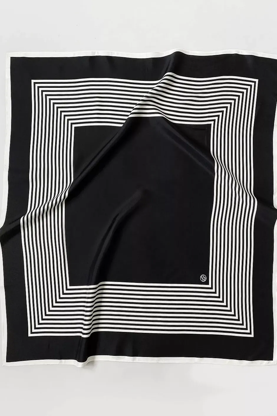 No. 2 Black & Cream^LESCARF Hot