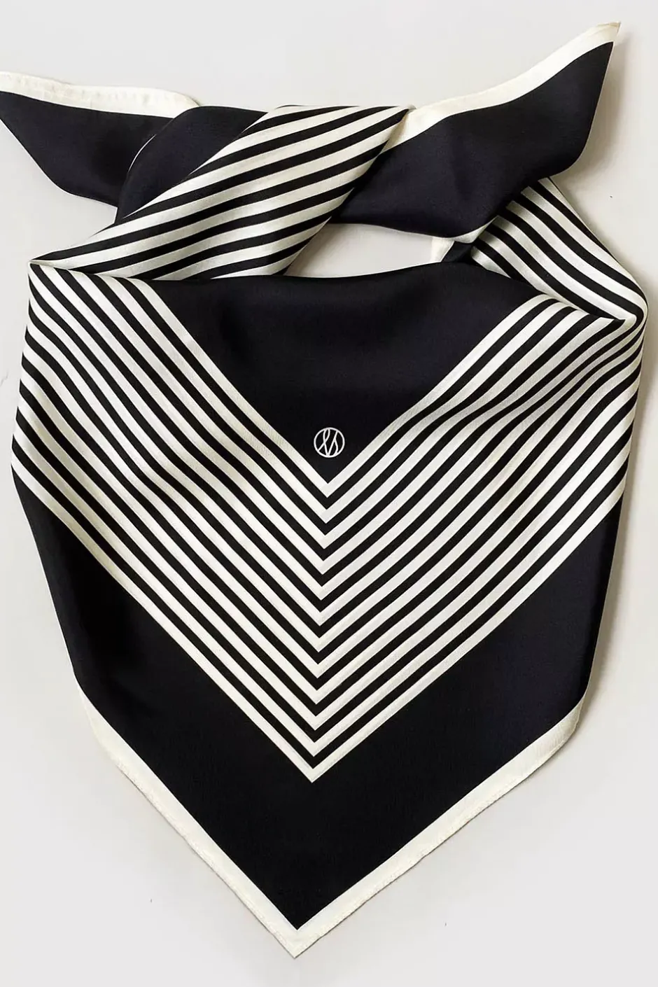 No. 2 Black & Cream^LESCARF Hot