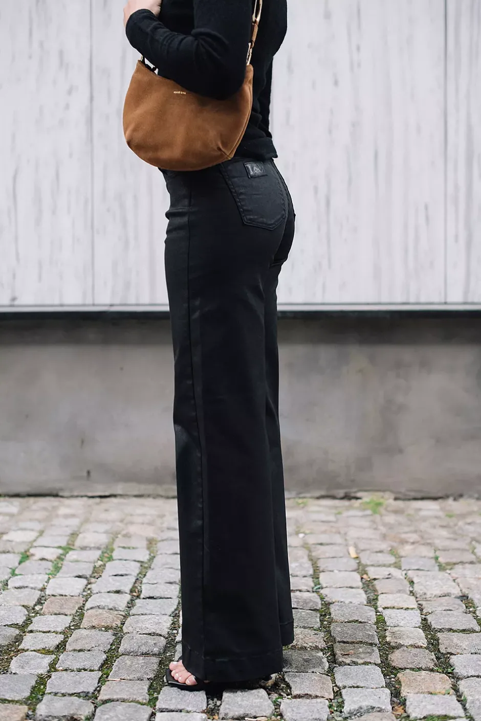 Rosa Montana Tonal Black^LOIS Hot