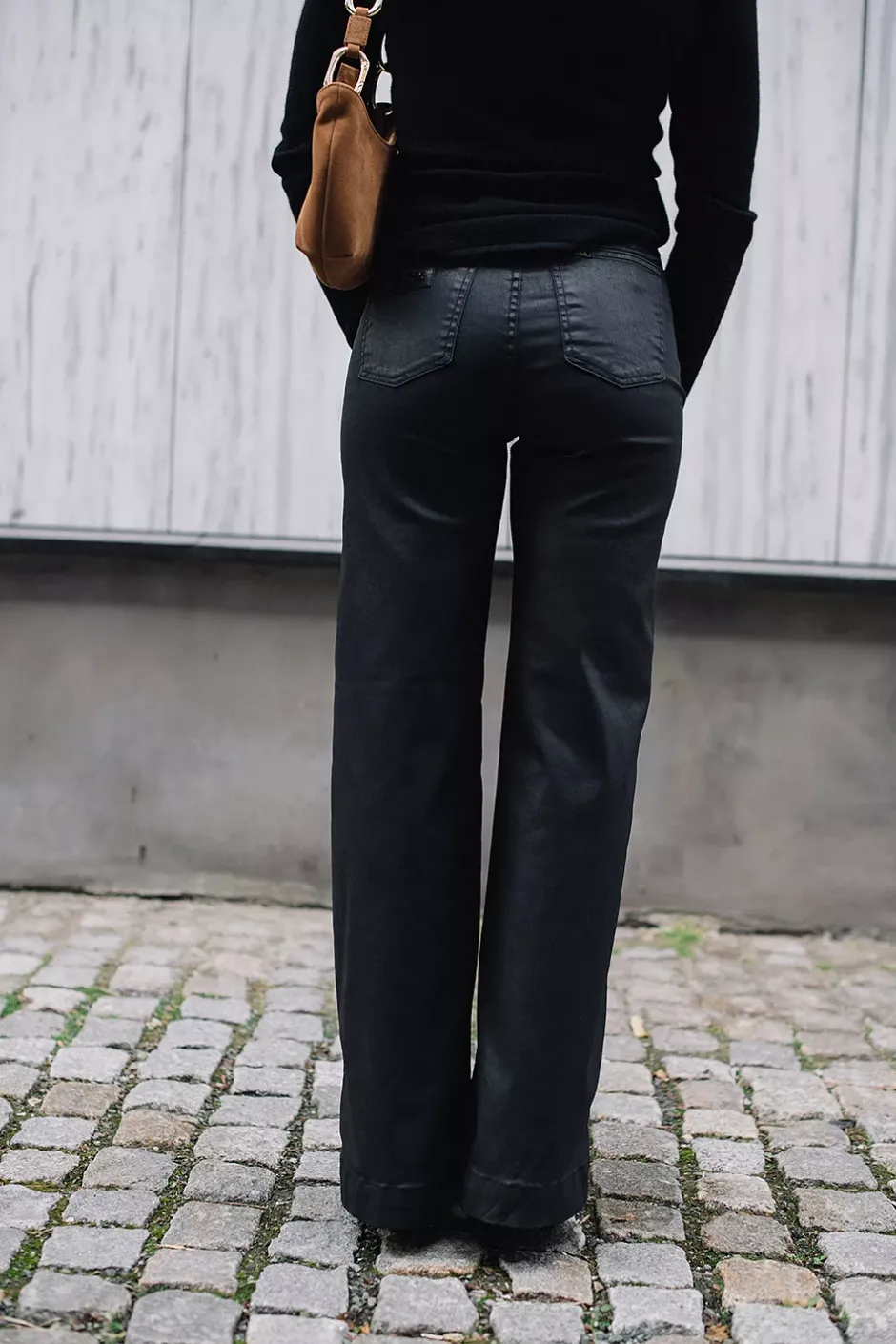Rosa Montana Tonal Black^LOIS Hot