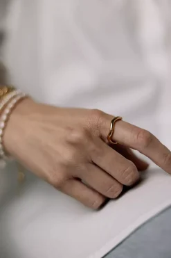 Wavy Ring Gold^HIIL STUDIO JEWELRY Fashion